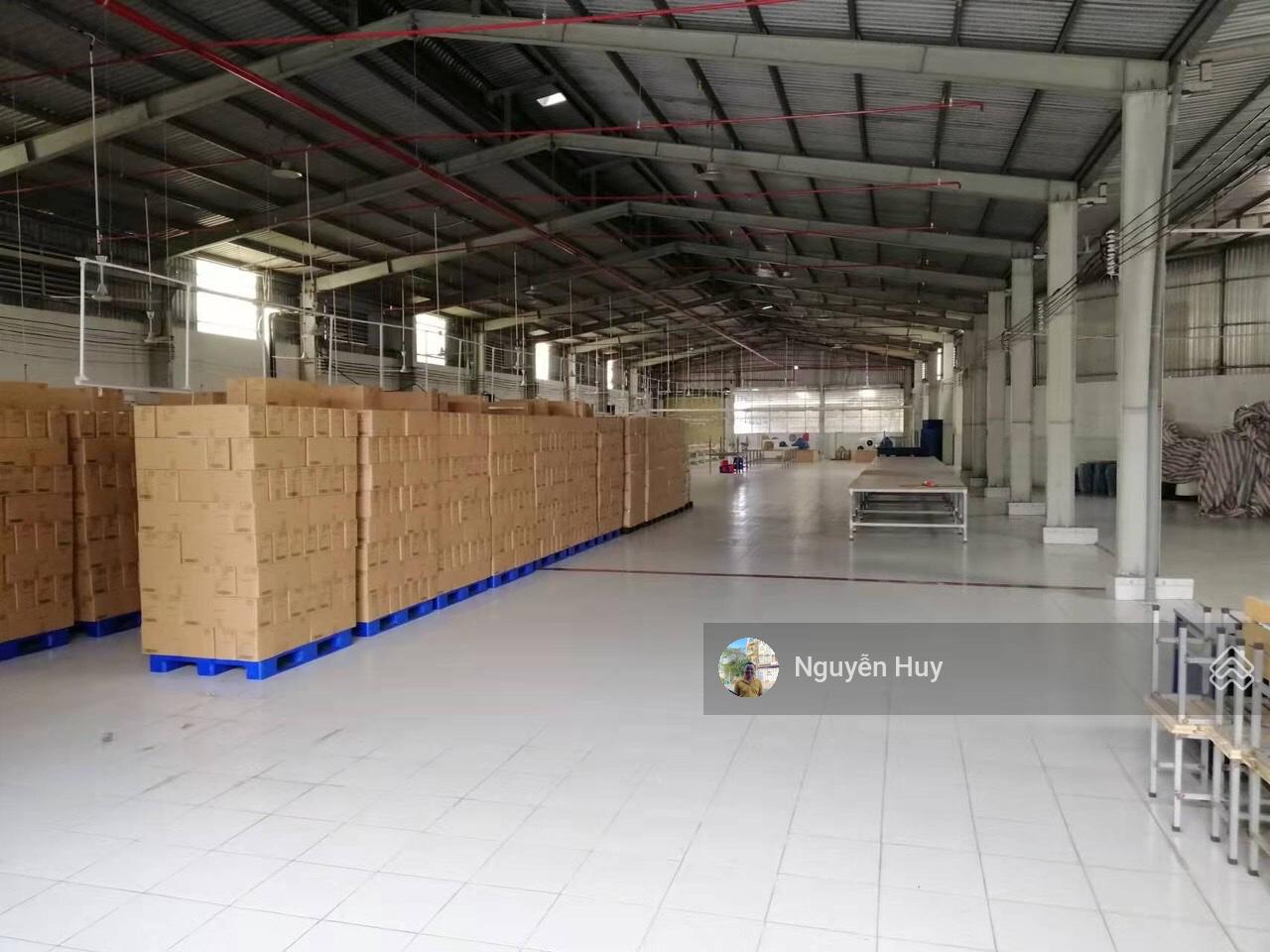 Kho Xưởng Bến Lức 1800m² giá 90 triệu - Container thoải mái 24/24!