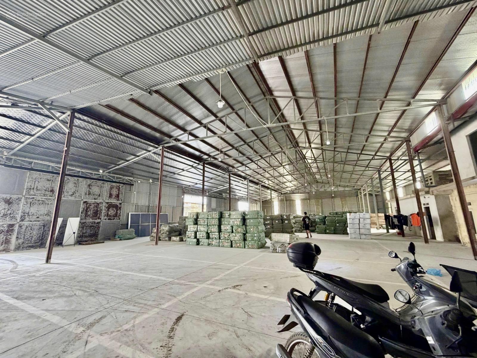 Cho thuê kho xưởng Vân Côn Hoài Đức 1100m² - Container vào tận cửa