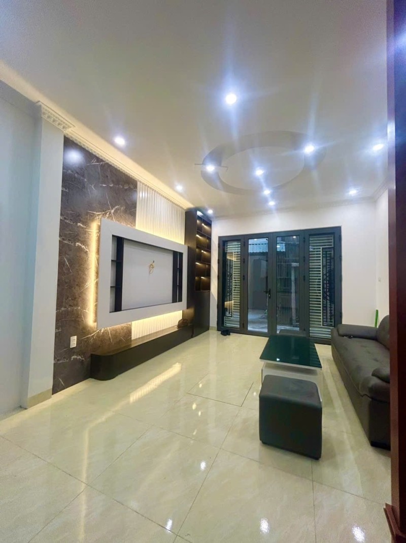 Nhà Phố Đại La, Hai Bà Trưng - 40m² 5 Tầng, Sổ Vuông, Full Nội Thất