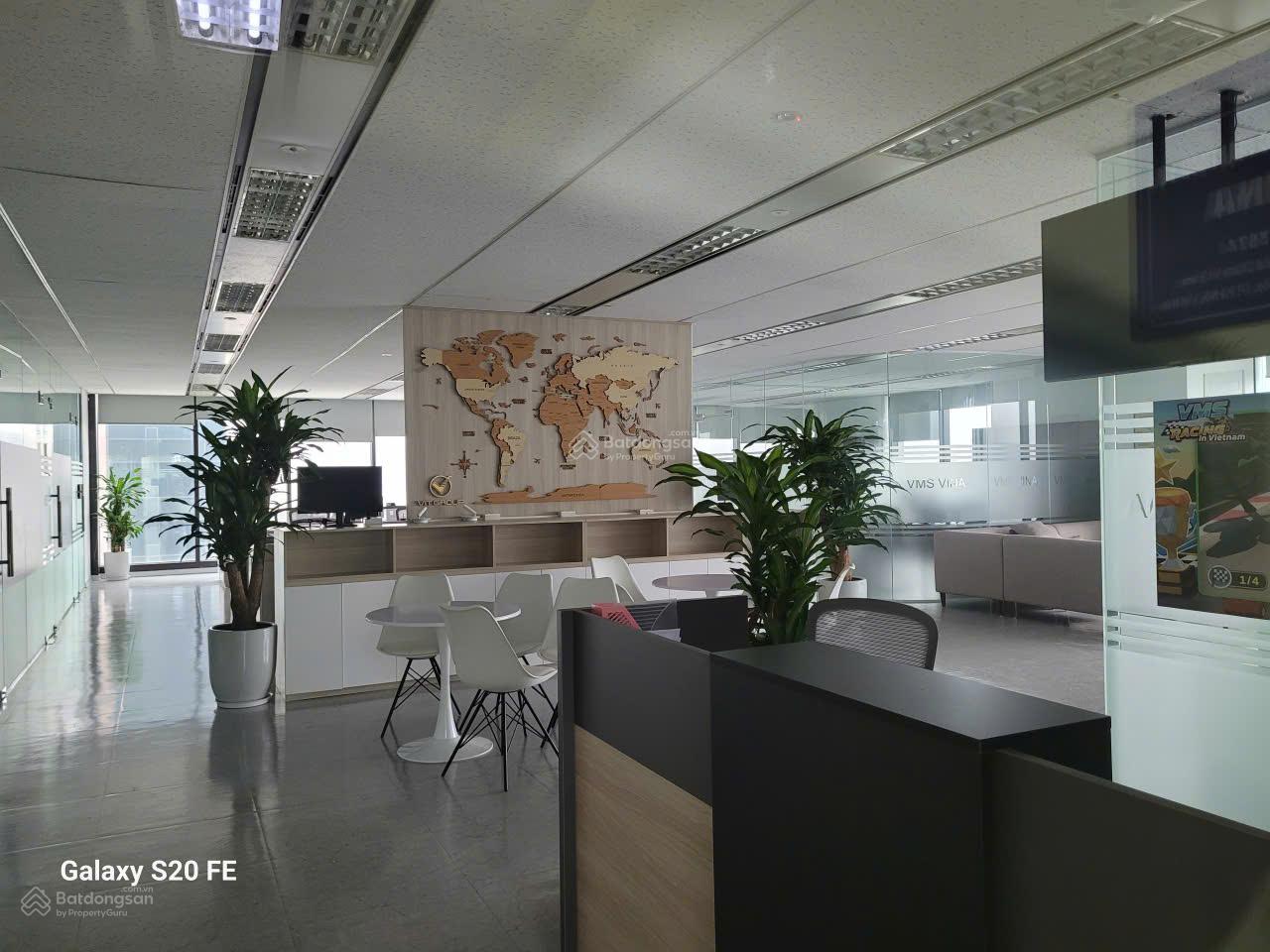 Văn phòng Charmvit Tower Trần Duy Hưng 300m² - Vị trí trung tâm!