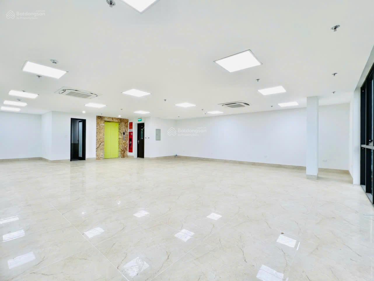 Văn phòng Quan Nhân 70m² - Vị trí trung tâm, sẵn sàng làm việc!