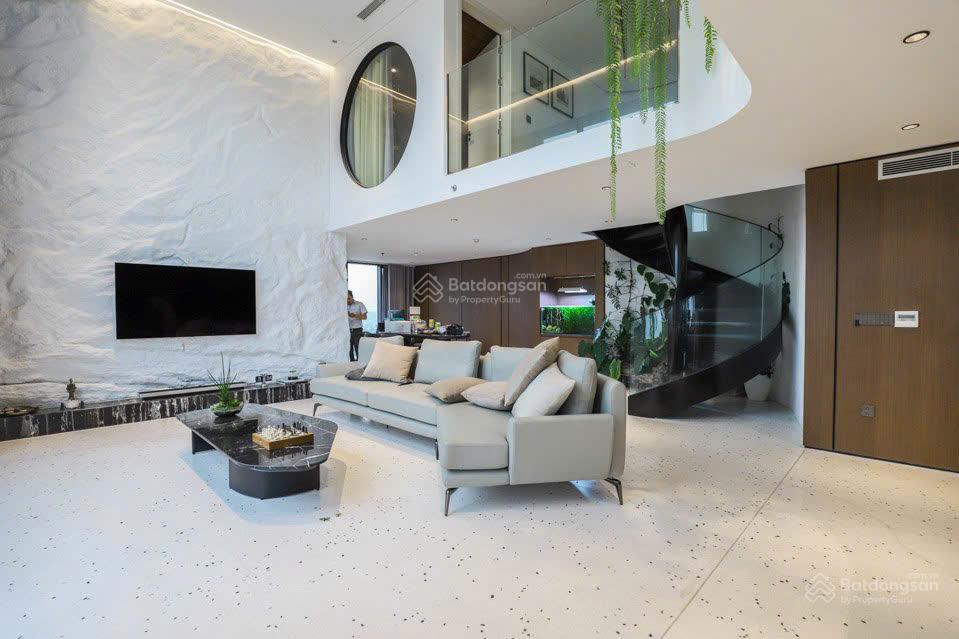 Cho thuê Căn hộ Duplex PentStudio 699 Lạc Long Quân - View Hồ Tây