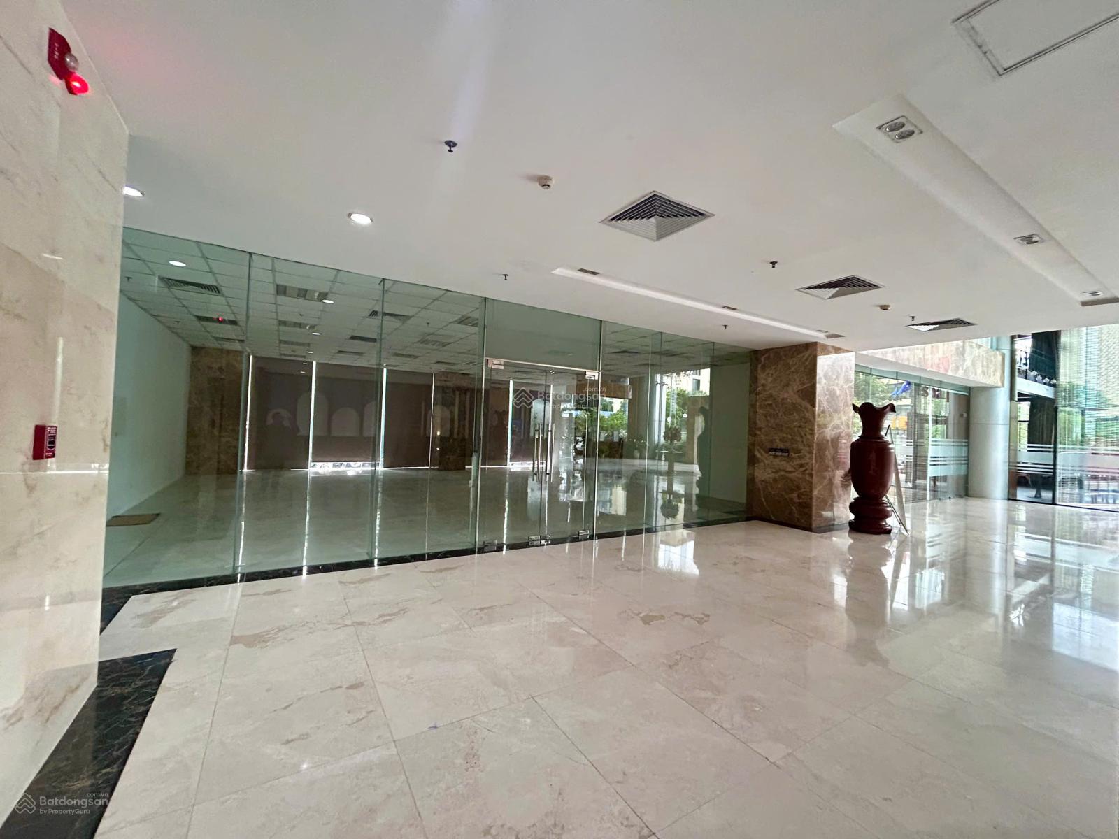 Cho thuê MBKD Star Tower Cầu Giấy 100m² - Mặt tiền kính, vị trí đắc địa