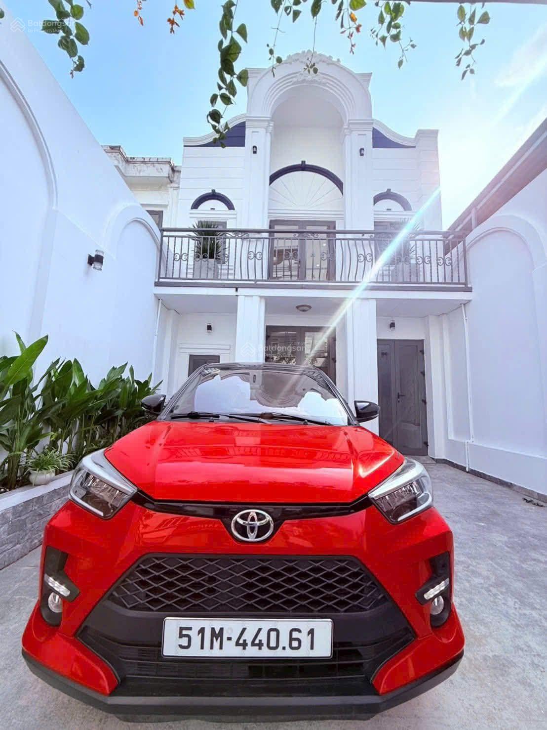 Nhà phố mặt tiền Dĩ An 120m² - Kinh doanh sầm uất, vị trí đắc địa!