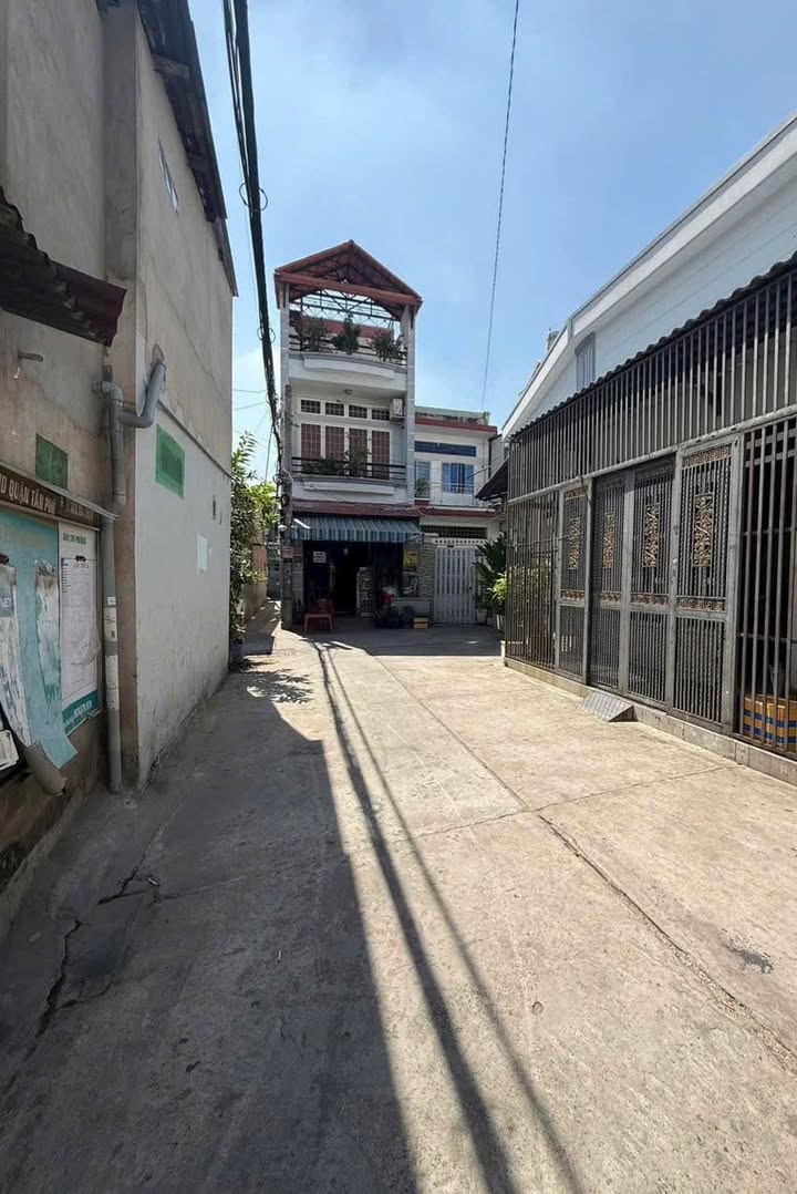 Nhà Hẻm Xe Hơi Tân Phú 98m² - 8PN - 7 Tỷ - Giá Tốt Hơn Bình Tân