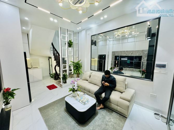 Nhà 5 Tầng Bạch Mai 26m² - Ngõ Thông, Gần Phố - 6.35 Tỷ