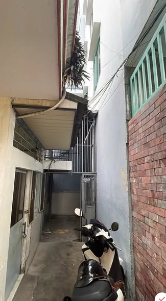 Nhà Hẻm Nguyễn Khoái Q4 66m² giá 5.8 tỷ - Sổ hồng sẵn!