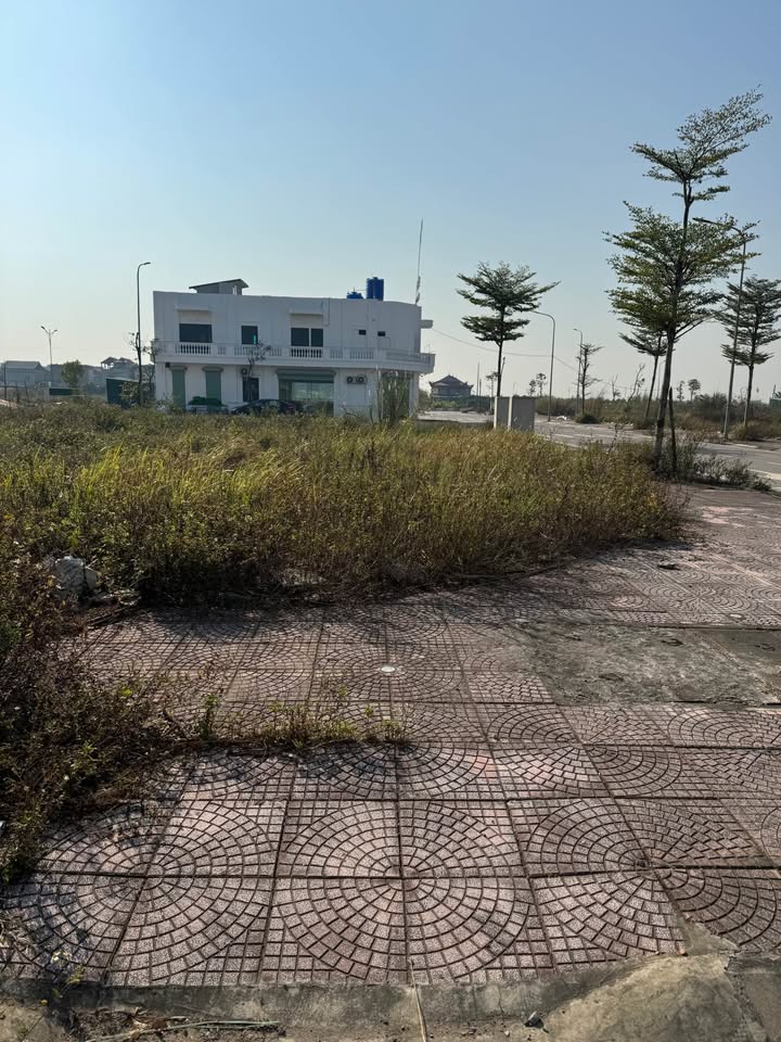 Bán gấp Townhouse Gia Đông 93.5m² - Sổ đỏ sẵn sàng giao dịch