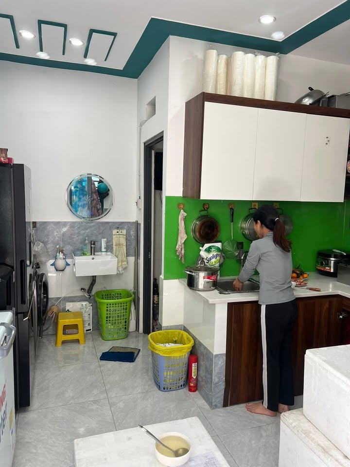 Nhà Mới Xây 4 Tầng 21m² Xuân Thới Thượng - Giá 3 Triệu/Tháng