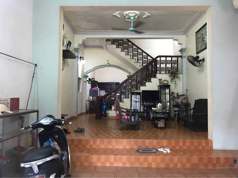 Nhà 3 Tầng Mặt Đường Đệ Tứ, Nam Định - Giá 5 Triệu/Tháng