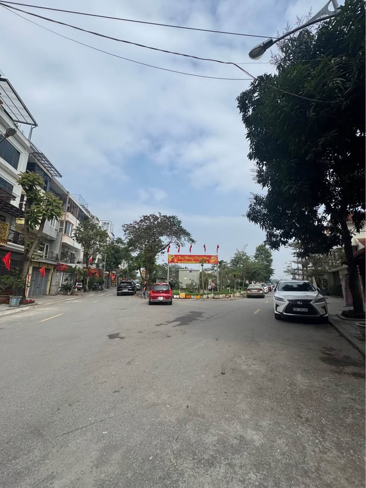 Nhà Phố Kinh Doanh KĐT Văn Phú 150m², 5 Tầng, Lô Góc - Giá 5x Tỷ