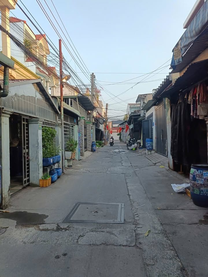 Bán nhà trung tâm Dĩ An 45m² giá 3.05 tỷ - Chính chủ bán, hẻm ô tô!