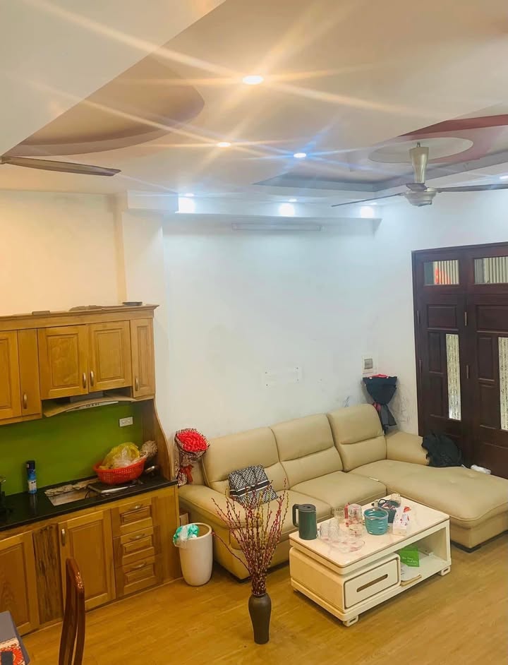 Nhà Tam Trì 40m² 4 Tầng, Mặt Tiền 6m - Kinh Doanh Đắc Lợi, Ô Tô Đỗ Cửa