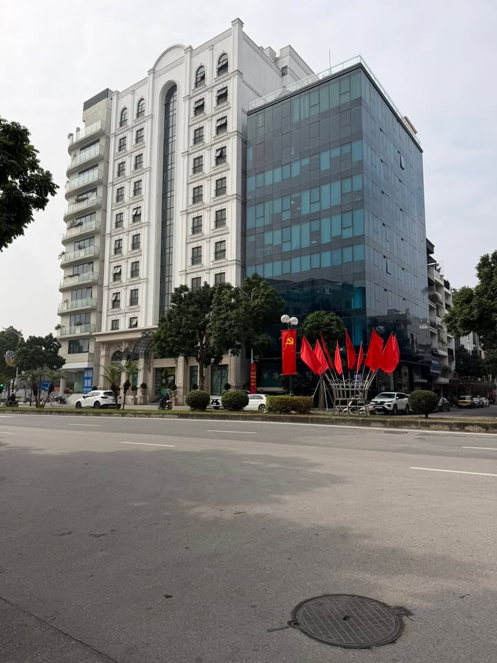 Nhà Mặt Phố Ái Mộ Long Biên 42m² - Kinh Doanh Sầm Uất, Giá 18 Tỷ