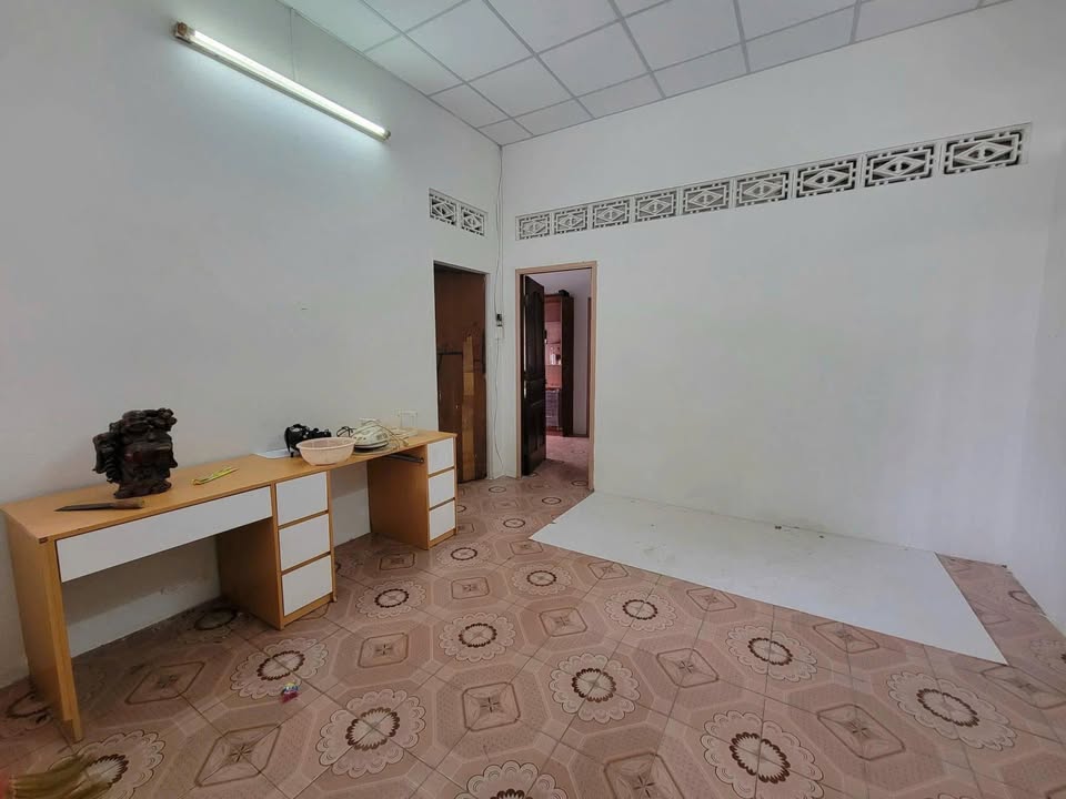 Nhà 200m² Trương Văn Thành, Q9 - Sân Vườn Rộng, Xe Tải Vào Thoải Mái