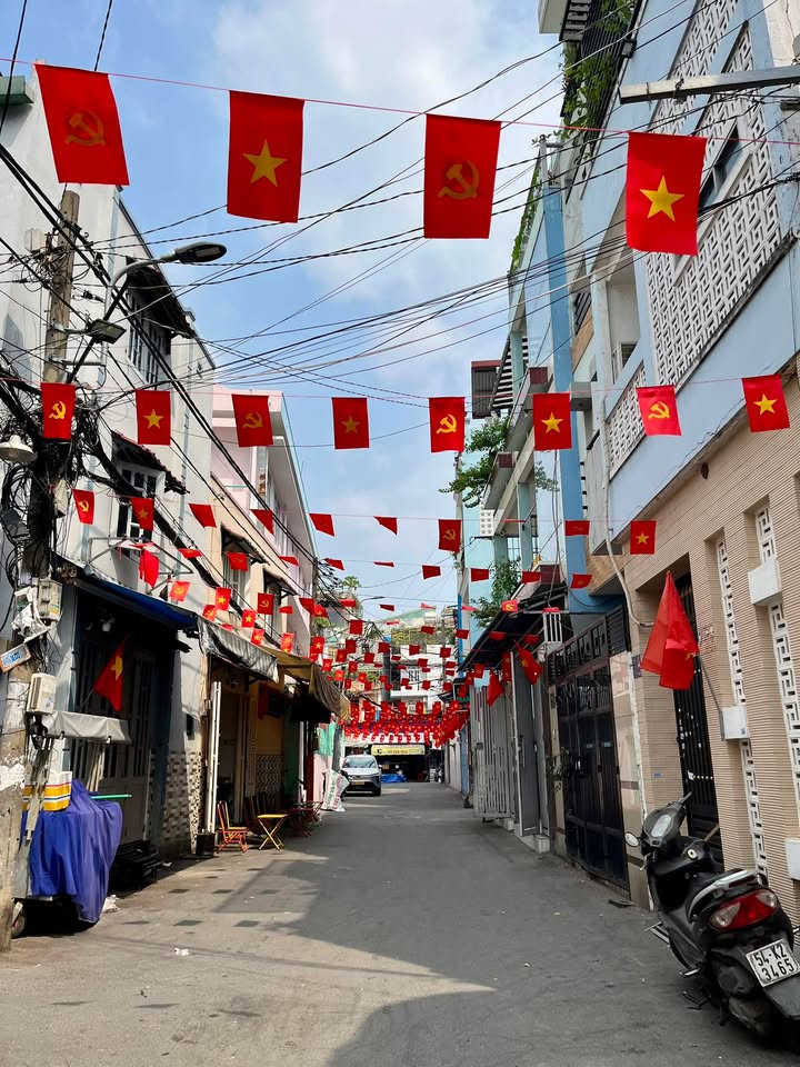 Nhà 45m² P.10 Tân Bình, 2 Tầng, Hẻm Xe Hơi 8m - Giá 7.3 Tỷ TL