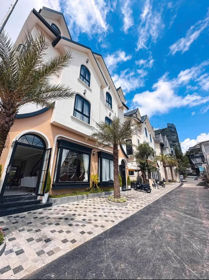 Bán Gấp Villa Homestay Đà Lạt 254m² - 8PN - Kinh Doanh Dòng Tiền 70tr/tháng