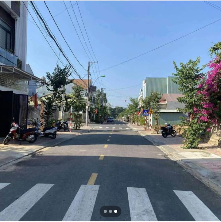 Nhà Phố Kon Tum 100m² Đường Bế Văn Đàn - Vị trí đắc địa!