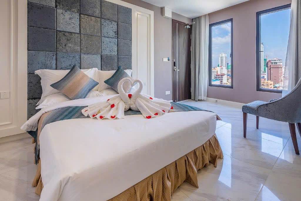 Khách sạn 4* Lõi Hoàn Kiếm 480m² - MT 12m - 102PN - Doanh thu 45 tỷ/năm