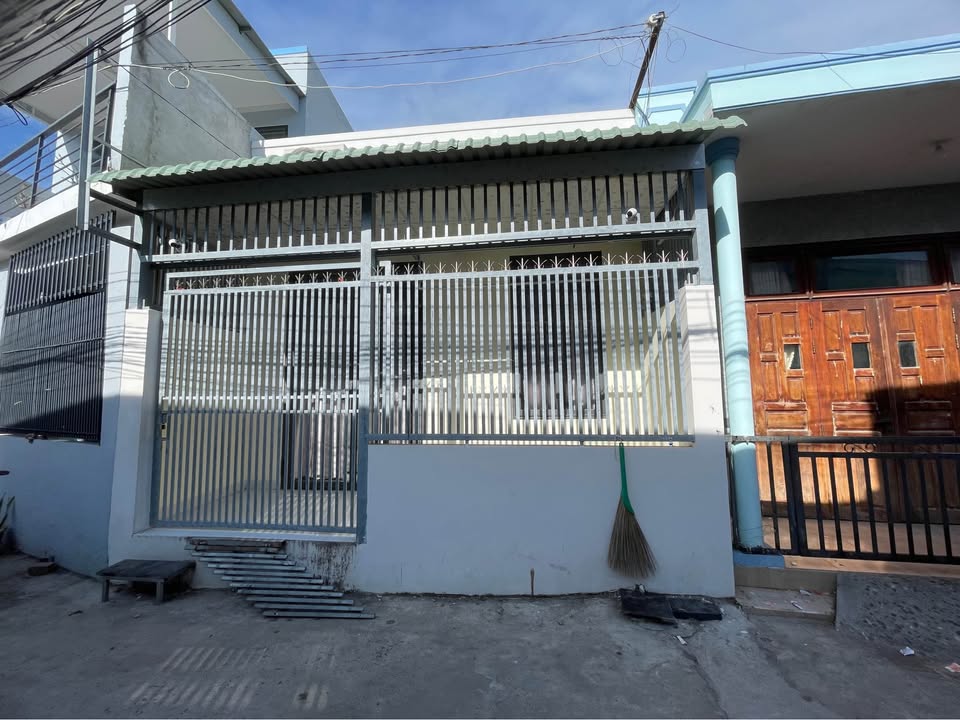 Cho thuê nhà full nội thất hẻm xe hơi Lương Văn Năm, Phan Thiết - 50m²