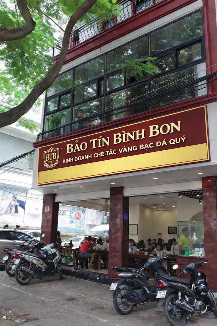 Cho thuê mặt bằng Trần Hưng Đạo, Hàng Bài - 90m² x 2 tầng, mặt tiền 6m