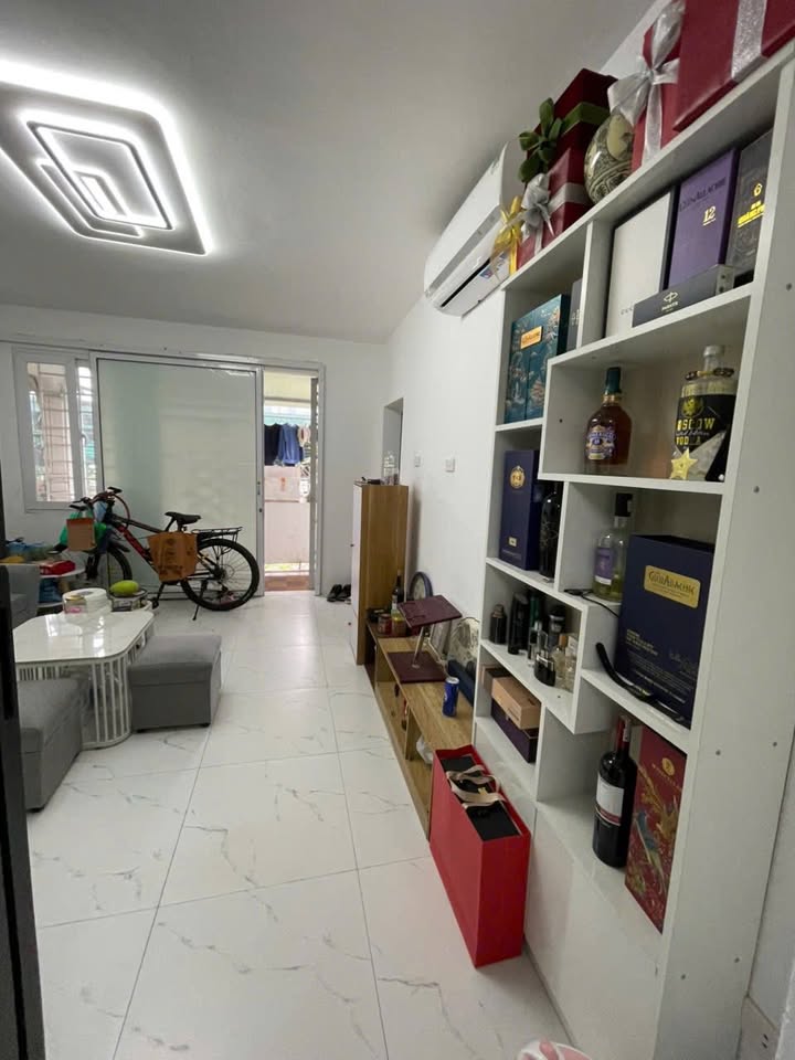 Cho thuê Căn hộ tập thể 70m² Giảng Võ, Ba Đình - Giá 8 triệu/tháng