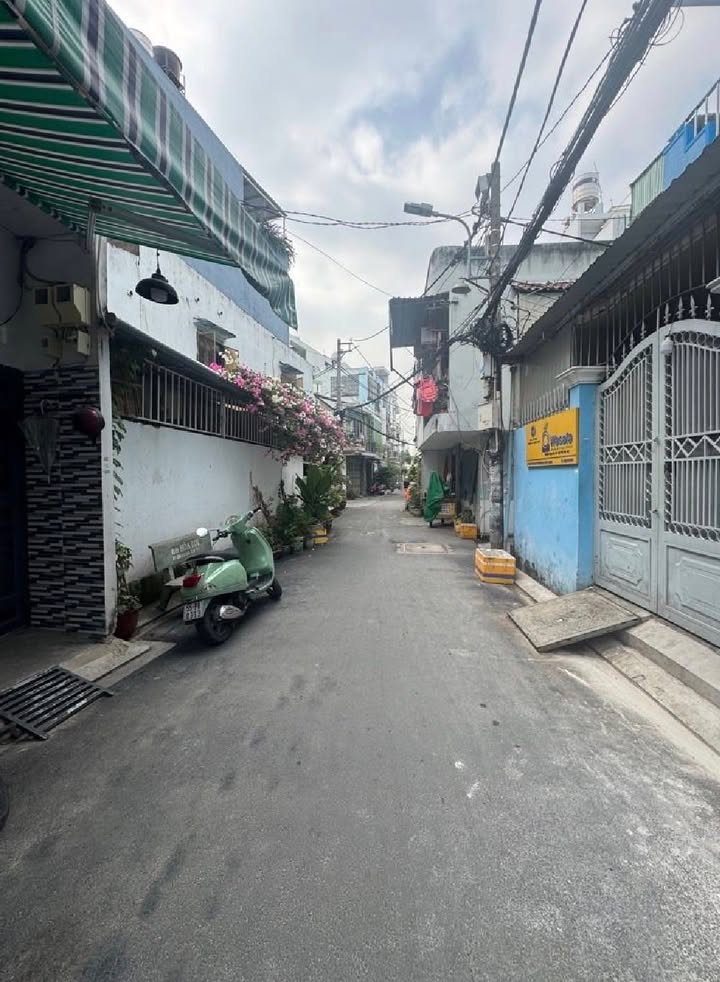 Nhà Phố Quận 10 32m² giá 5 tỷ - Sát Mặt Tiền Kinh Doanh!