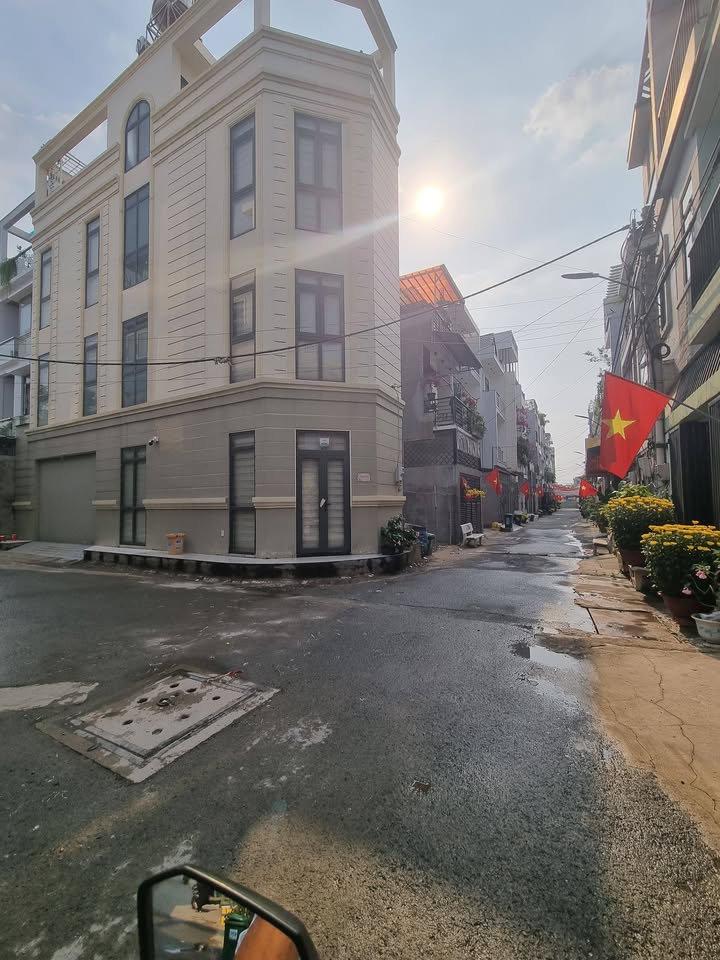 Nhà 4 Tầng Đẹp 55m² Tô Ngọc Vân, Thủ Đức - 2 Mặt Tiền, Gara Ô Tô, Giá 6.7 Tỷ