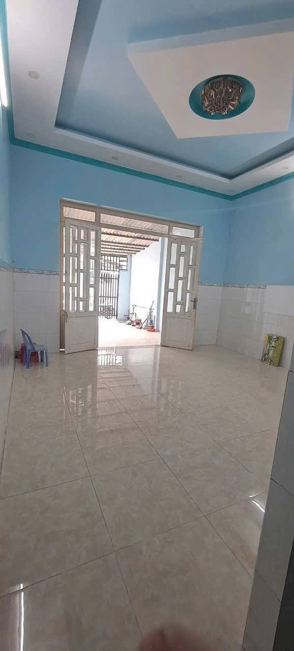 Nhà C4 Dĩ An 125m² - Ô tô vào tận nhà, 3PN tiện nghi!