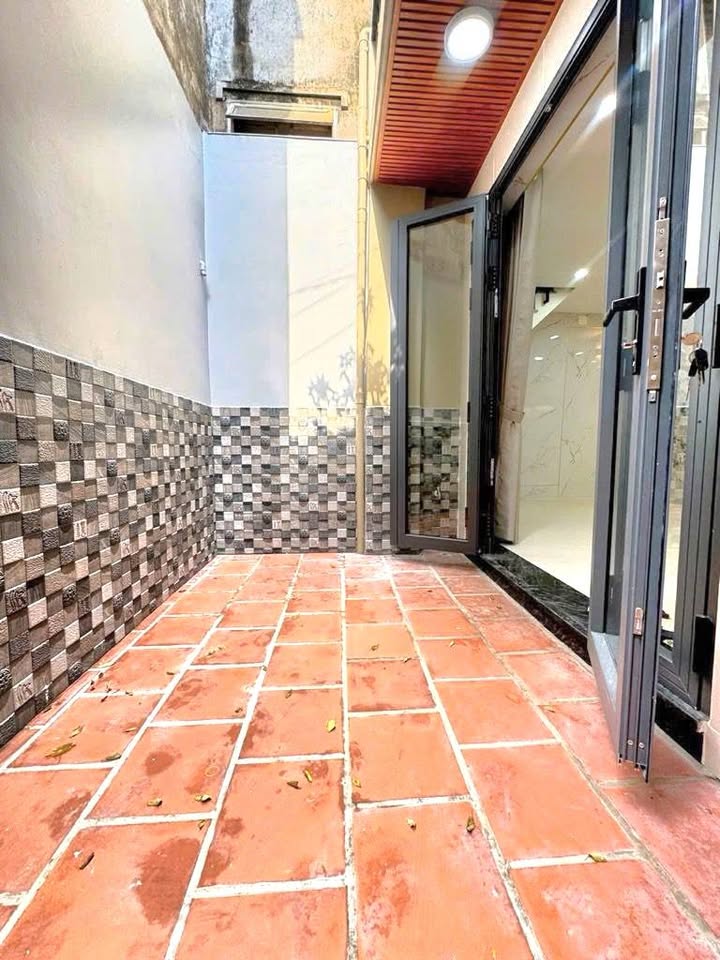 Nhà 2 Tầng 30m² Đoàn Văn Bơ, Q4 - 3.1 Tỷ, Ngang 5m