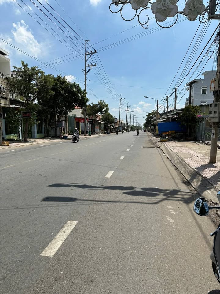 Nhà Phố 2 Mặt Tiền QL50 Cần Đước 4.3 tỷ - Đảm bảo sinh lời!