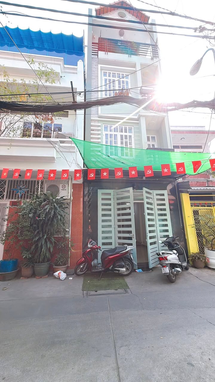 Bán nhà mặt tiền Quận 4 khu Đường số 40m² - Ô tô đỗ trong nhà!