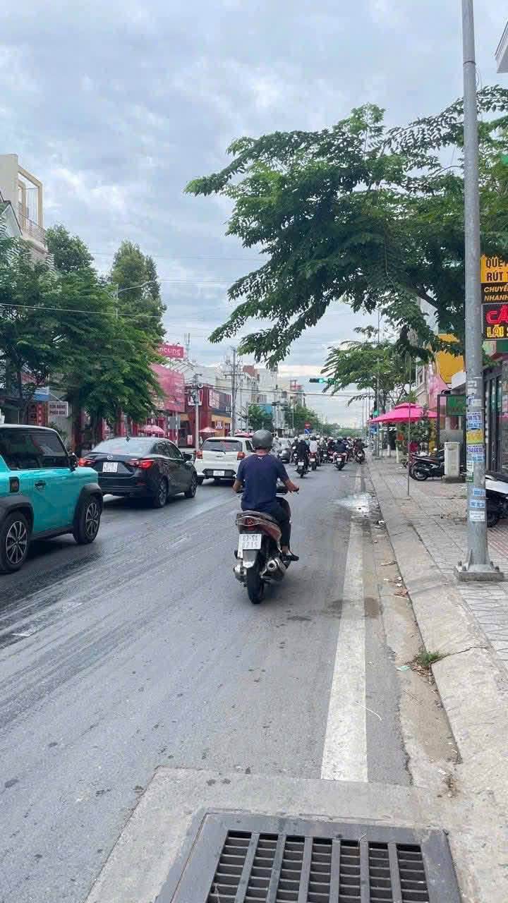 Nhà Mặt Tiền Trần Hoàng Na 100m² Giá 9.9 Tỷ - Vị Trí Đắc Địa Kinh Doanh!