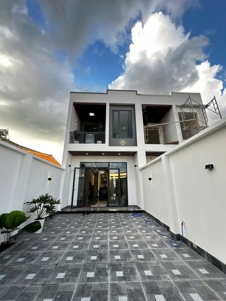 Nhà Riêng Buôn Ma Thuột 190m² - Sổ Hồng Sẵn, Ô Tô Vào Tận Nhà