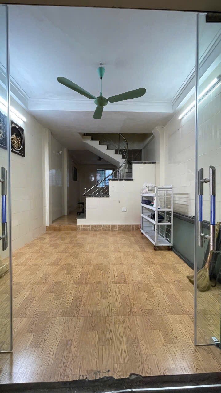 Nhà riêng Ngõ Hòa Bình 4, HBT 40m² - Ô tô vào tận nhà, đủ đồ!