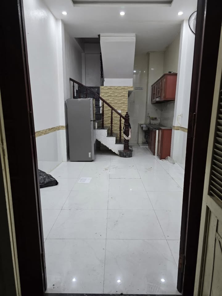 Nhà Nguyên Căn 4 Tầng, 2PN Ngõ Hoà Bình 7, Hai Bà Trưng - Giá 9 Triệu