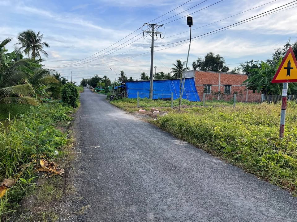 Đất nền Mỹ Tú 324m² giá 720 triệu - Vị trí đắc địa kinh doanh ngay!