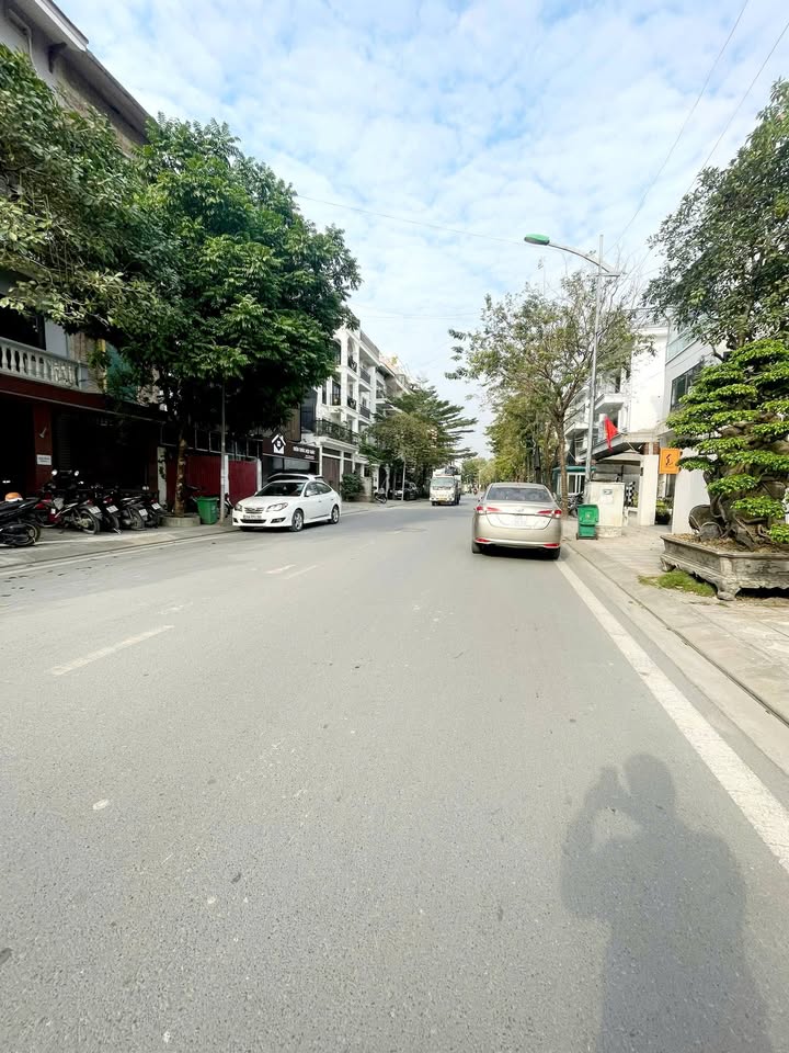 Bán Biệt thự Lô Góc Forsa Xuân Phương 190m² - Vỉa Hè Ô Tô Tránh