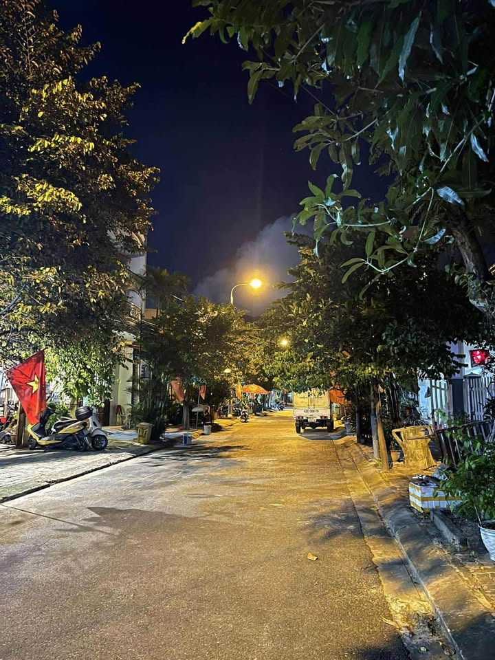 Nhà Mặt Tiền Suối Đá, Sơn Trà - 90m², Gần Biển, Giá 8.x Tỷ