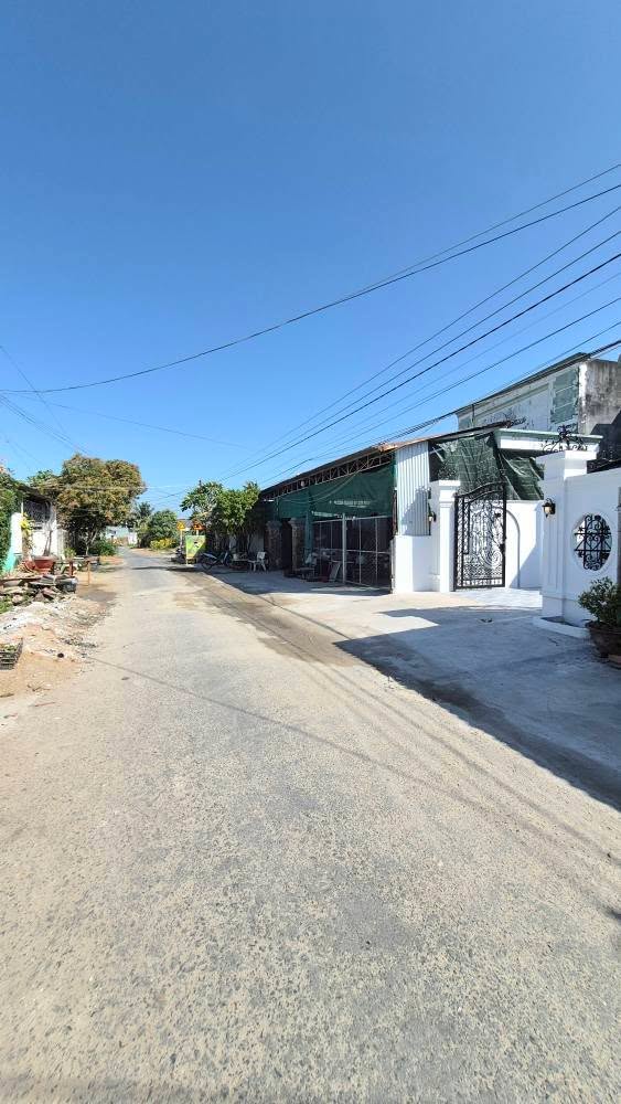 Nhà Phố Hiện Đại 160m² Hướng Tây - Chợ Long Hoa, Tây Ninh - 2.09 Tỷ