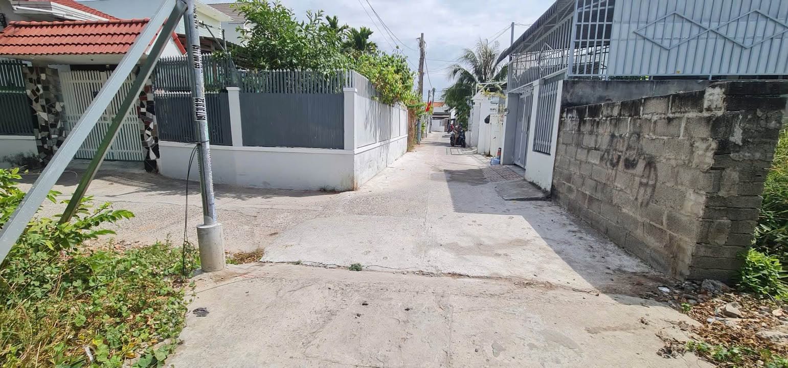 Đất nền Phan Thiết 100m² giá 1.8 tỷ - Sổ đỏ chính chủ thổ cư 100%