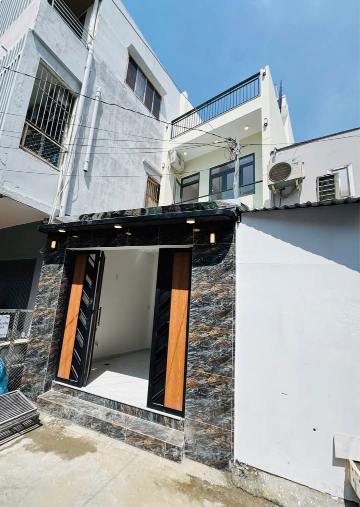 Nhà Phố Âu Cơ, Tân Bình 9.9 Tỷ - Mặt Tiền Kinh Doanh Vị Trí Đắc Địa!