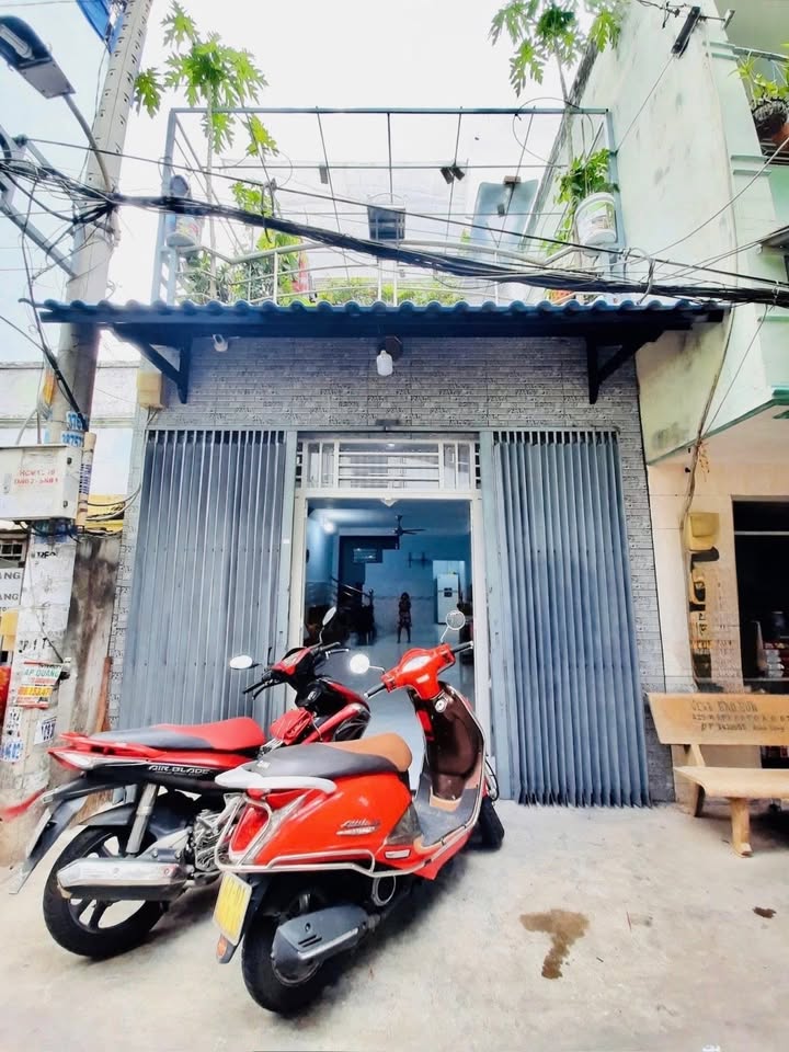 Nhà Quận Bình Tân 48m² giá 4.9 tỷ - Hẻm Xe Hơi, Sẵn Sàng Ở Ngay!