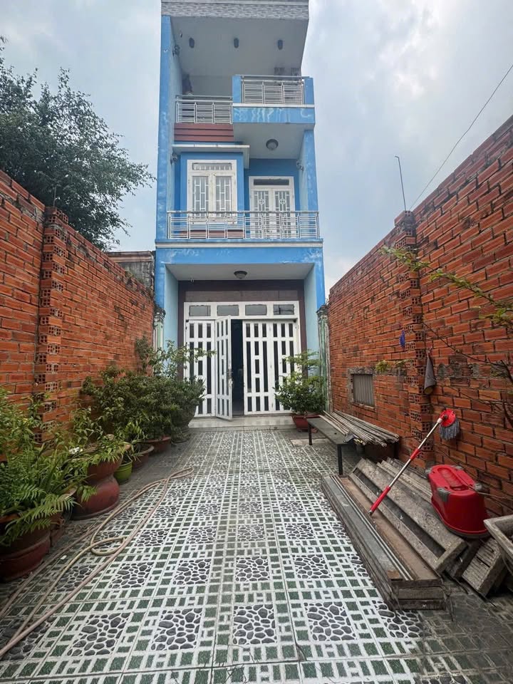 Nhà SHR Hóc Môn 111m² - 4.3 Tỷ, Xe Tải Tận Nơi, Kinh Doanh Tốt