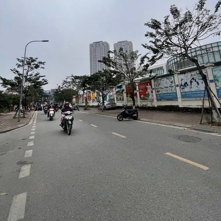 Bán đất 50m² KĐT Linh Đàm - Ngõ thông ô tô, Sổ đẹp giá 10.2 tỷ