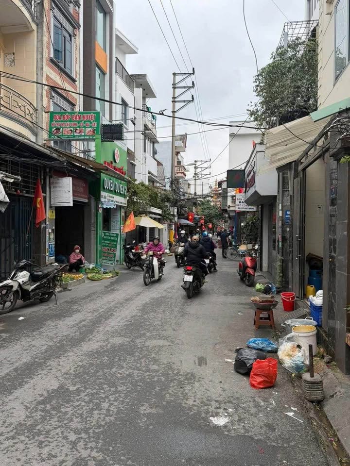 Nhà phố Nguyễn Tường Loan Lê Chân 105m² 8 tỷ - Mặt tiền kinh doanh