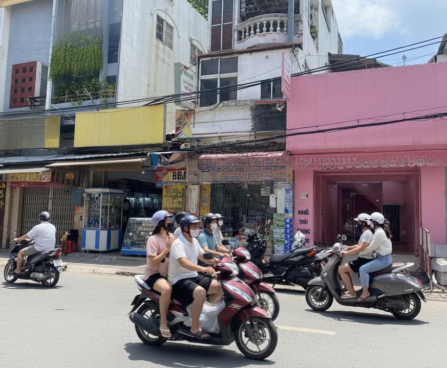 Nhà Mặt Tiền Phan Văn Hân, Bình Thạnh - Kinh Doanh Sầm Uất, Giá 25 Triệu/Tháng