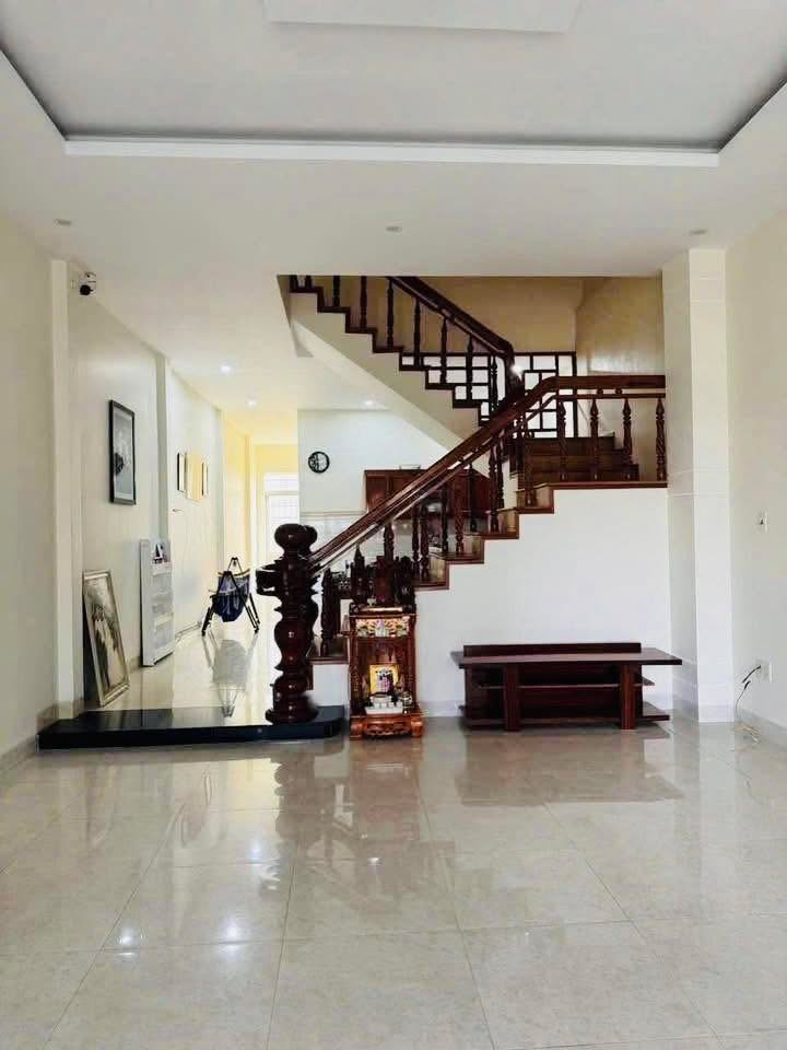 Nhà Riêng Đường Nguyễn Hồng Châu TP Quảng Ngãi 100m² - Ô tô vào tận nhà!