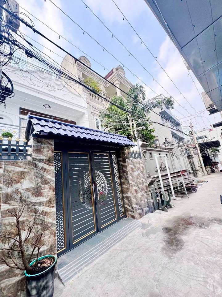 Nhà 100m² Tô Ký, Q12 - Sổ Hồng Riêng, 4PN Giá Tốt