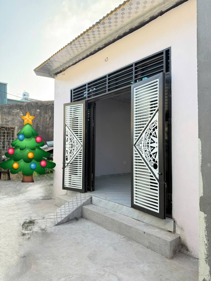 Nhà C4 Quảng Thành 71.3m² - Hướng Đông, Giá 1.3 Tỷ